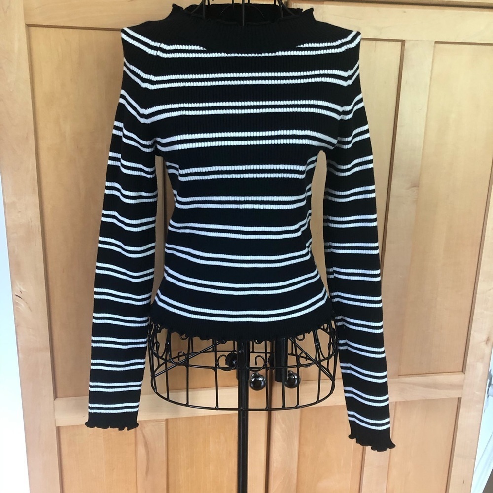Kendall & Kylie Black & White Striped Sweater Size Small